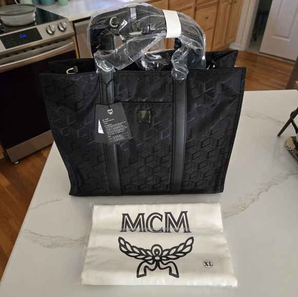 NWT MCM Klassik Tote in Cubic Jacquard Nylon - Picture 3 of 10